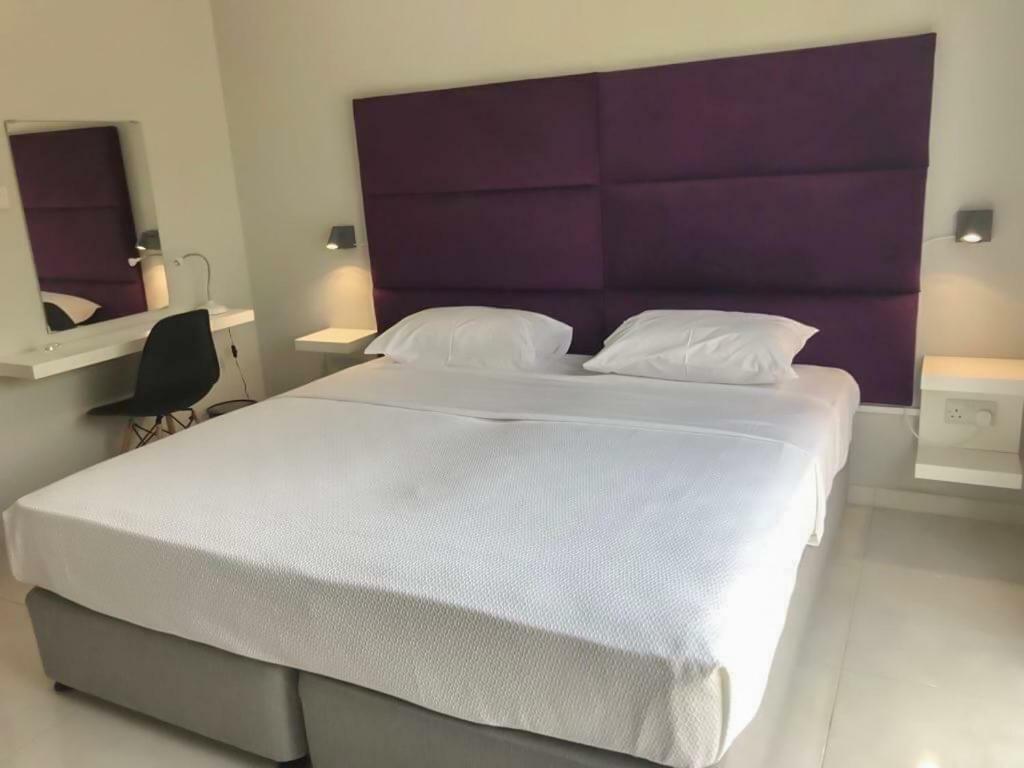 Mare Monte Seaview Boutique Apartment Пафос Экстерьер фото